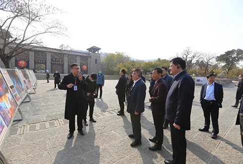 市國資系統(tǒng)觀摩團(tuán)指導(dǎo)孔子文旅集團(tuán)景區(qū)項(xiàng)目及黨員教育示范點(diǎn)