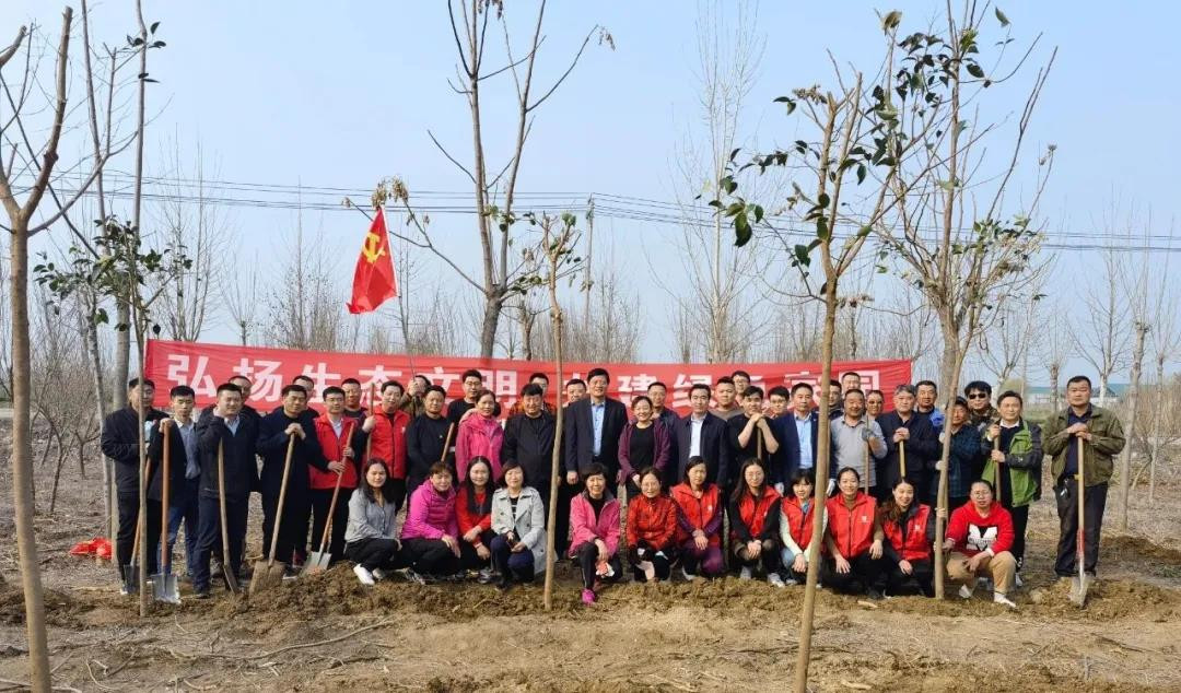 擁抱春天 播種綠色——濟寧孔子文旅集團開展植樹節(jié)義務植樹主題黨日活動