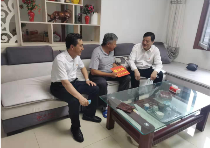 濟(jì)寧孔子文旅集團(tuán)“七一”前夕走訪慰問(wèn)困難黨員